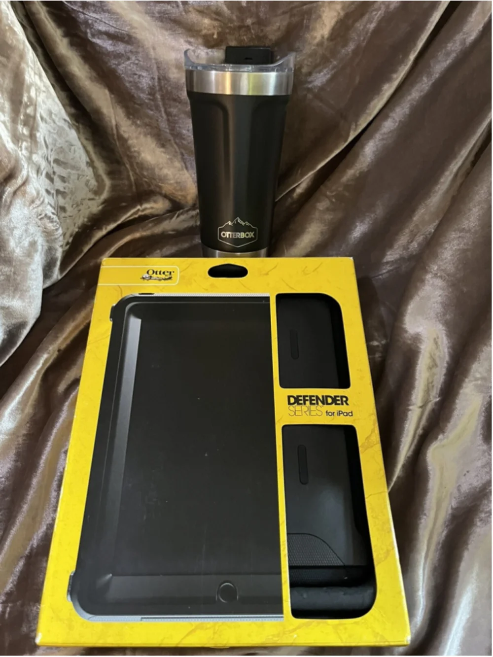 NEW OTTERBOX DEFENDER SERIES IPAD 1ST GENERATION BLACK APL2-IPAD1-WITH CUP
